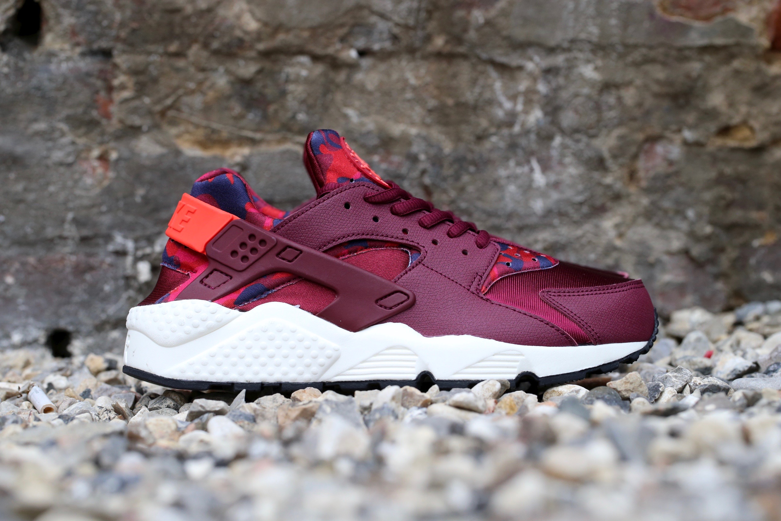 huarache grise et rouge